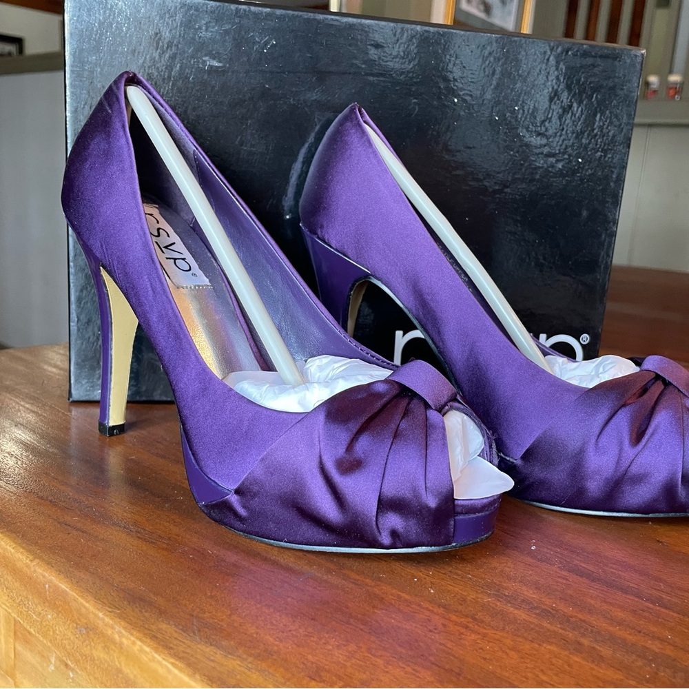 RSVP Rachel - Julie Lynn Purple Stiletto Heels with Peep-Toe Design size 5M NEW - Picture 1 of 8